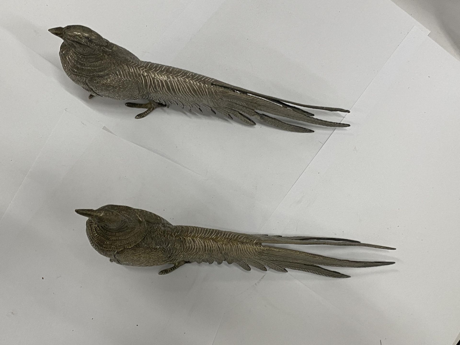 A PAIR OF WHITE METAL PHEASANTS, LENGTH 30CM, HEIGHT 13CM - Image 3 of 4