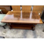 AN OAK TITCHMARSH & GOODWIN STYLE TWO TIER COFFEE TABLE ON TURNED LETS, 48 X 27"