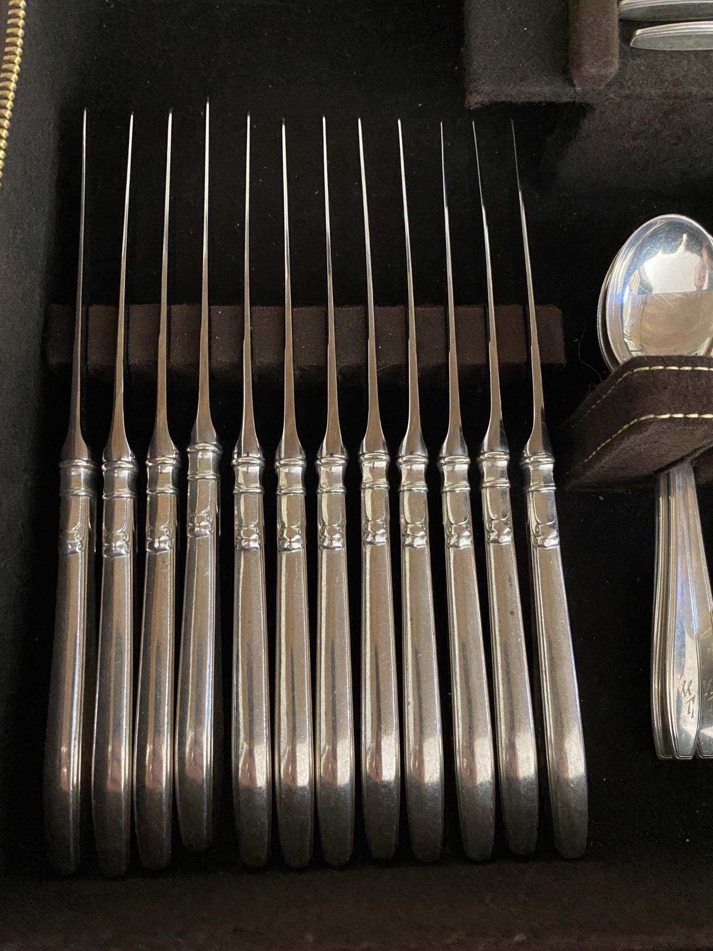 A SEVENTY TWO PIECE GORHAM STERLING SILVER 'NOCTURNE' PATTERN FLATWARE CUTLERY SET IN ORIGINAL - Bild 9 aus 16