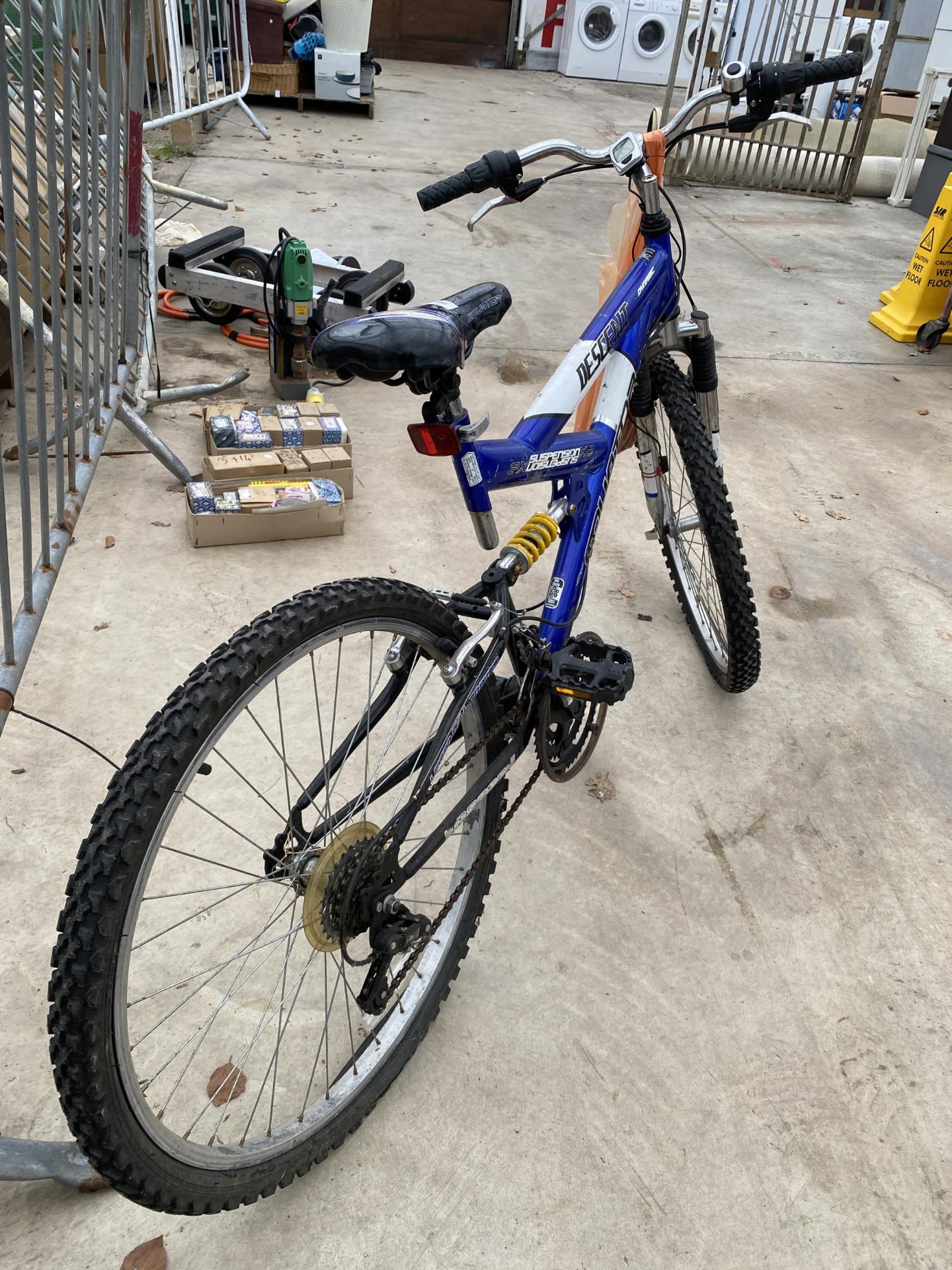 AN EQUATOR DESCENT MOUNTAIN BIKE WITH FRONT AND REAR SUSPENSION AND 18 SPEED SHIMANO GEAR SYSTEM - Image 2 of 4