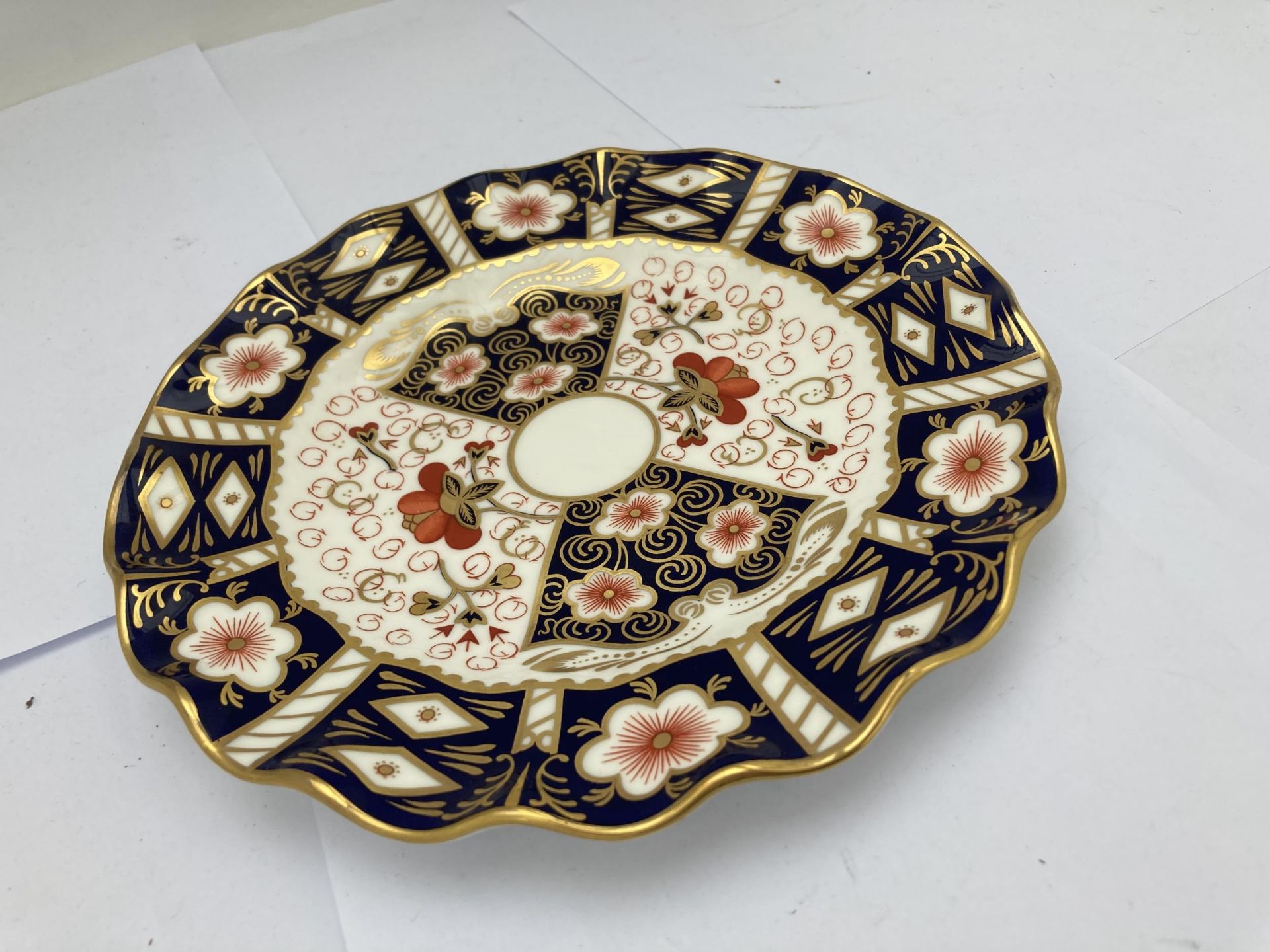 A ROYAL CROWN DERBY 2451 IMARI RIBBED DISH - Image 2 of 3