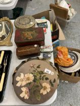 A QUANTITY OF VINTAGE TINS AND METAL FLORAL WALL PLAQUES