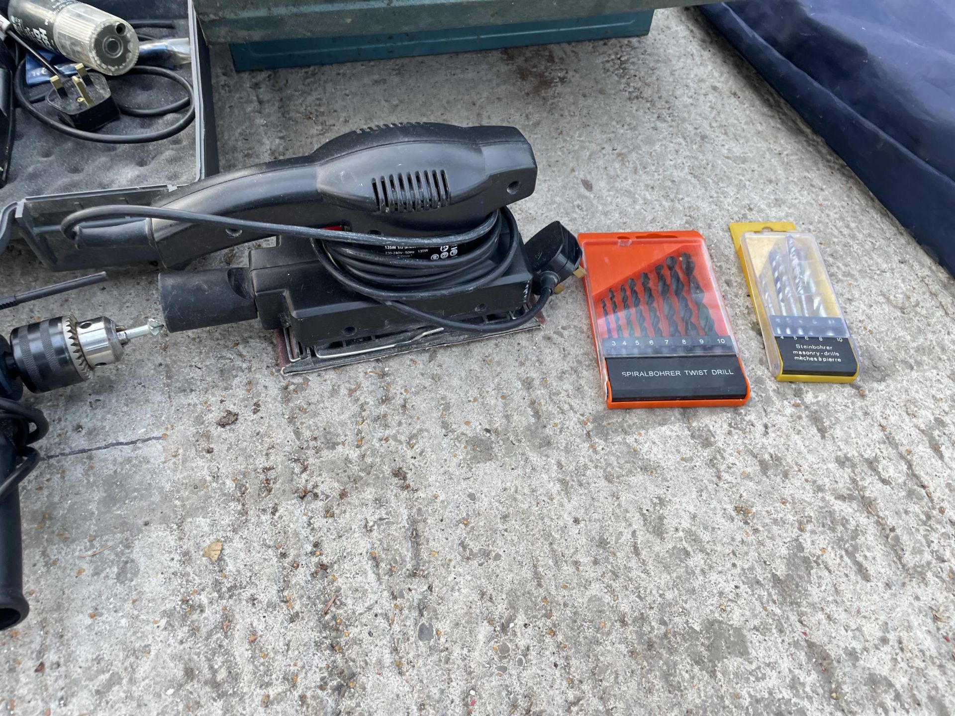 AN ASSORTMENT OF TOOLS TO INCLUDE SPANNERS, A JIGSAW, DRILL AND ELECTRIC SANDER ETC - Image 4 of 4