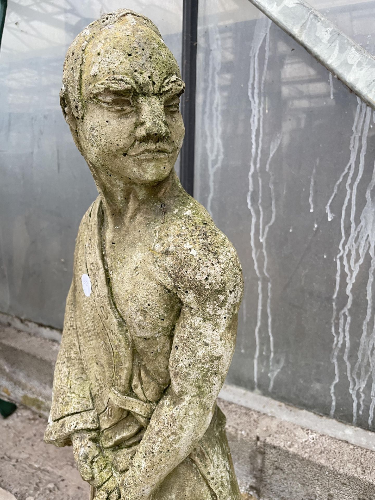 A CONCRETE GARDEN FIGURE OF A SAMURAI (H:71CM) AND A FURTHER FIGURE OF A FROG - Image 2 of 4