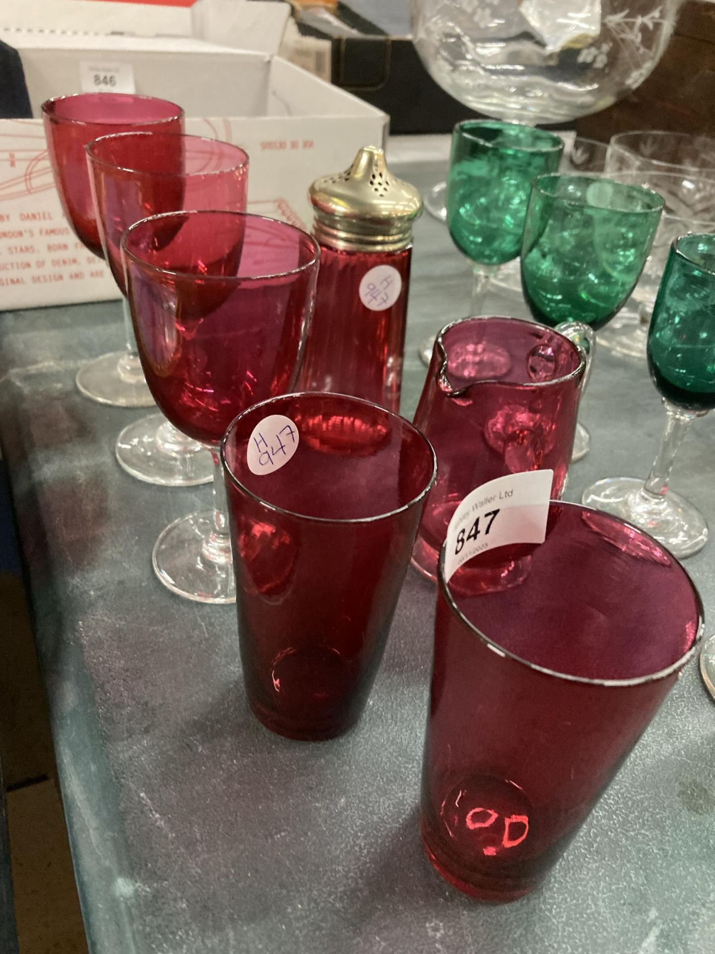 A QUANTITY OF COLOURED VINTAGE GLASSES TO INCLUDE CRANBERRY AND GREEN WINE AND SHERRY, A CRANBERRY - Image 2 of 3