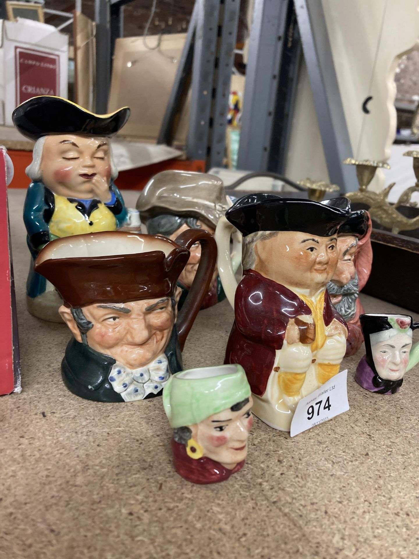 A COLLECTION OF SMALL TOBY JUGS TO INCLUDE ROYAL DOULTON - 7 IN TOTAL - Image 3 of 3