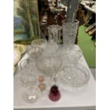 A LARGE QUANTITY OF GLASSWARE TO INCLUDE ROSE BOWLS, A CENTREPIECE VASE WITH CRYSTAL DROPLETS,