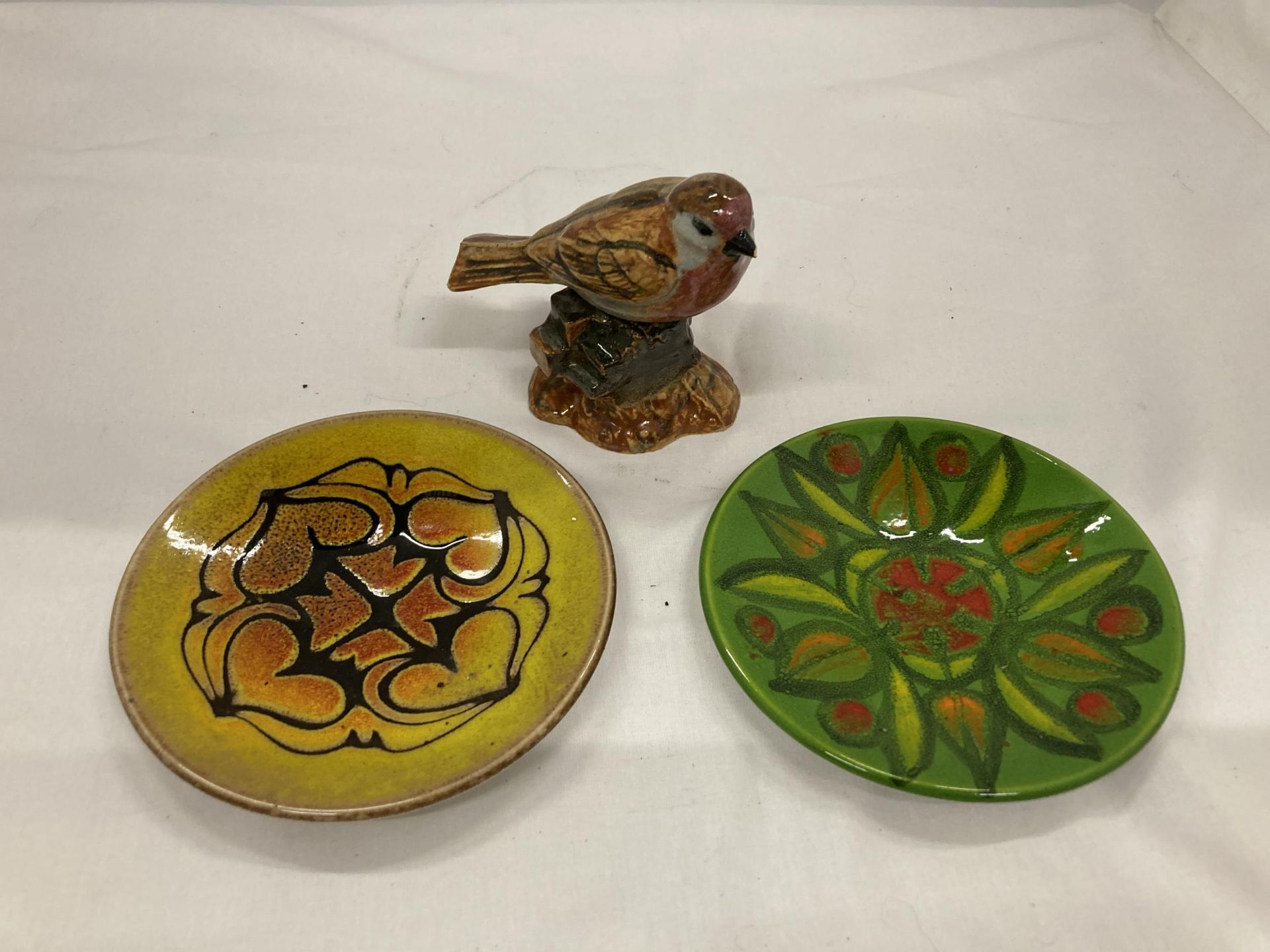 TWO POOLE POTTERY PIN TRAYS, DIAMETER 12.5CM PLUS A MODEL OF A ROBIN - SMALL CHIP TO THE BEAK