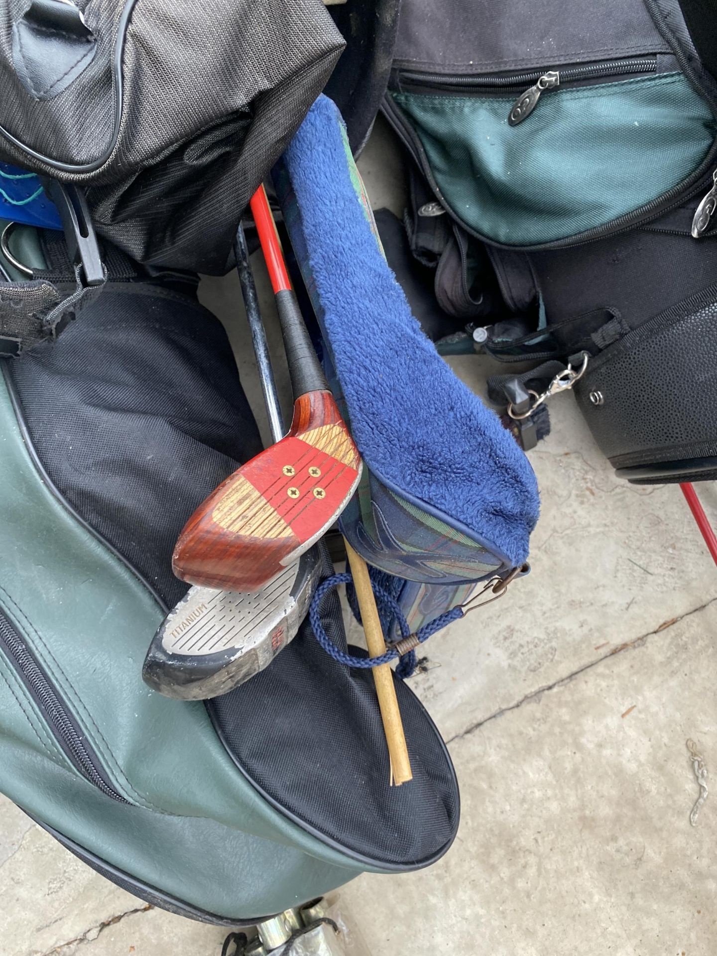 THREE VARIOUS GOLF BAGS AND AN ASSORTMENT OF GOLF CLUBS - Image 2 of 3