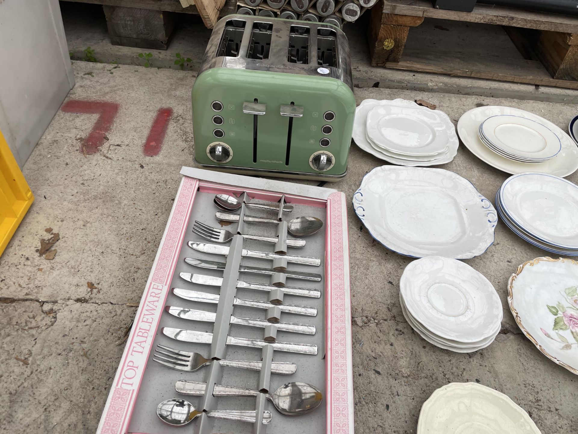 AN ASSORTMENT OF KITCHEN PANS AND CERMIC PLATES ETC - Image 3 of 3