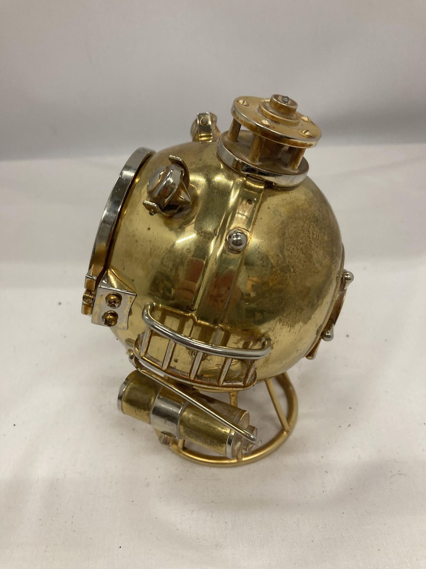 AN UNUSUAL HEAVY BRASS BATHYSPHERE/SUBMARINE WATCH HOLDER - Image 2 of 3