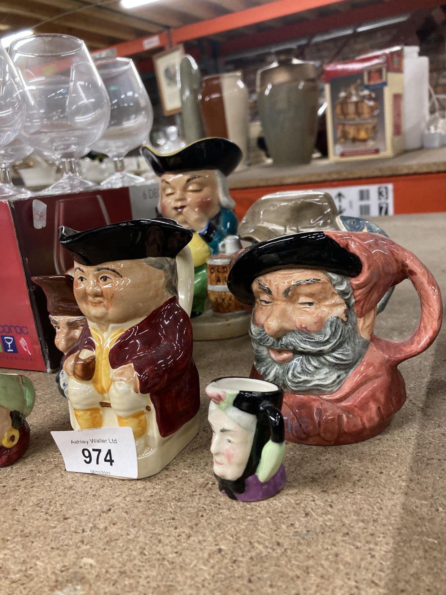 A COLLECTION OF SMALL TOBY JUGS TO INCLUDE ROYAL DOULTON - 7 IN TOTAL - Image 2 of 3