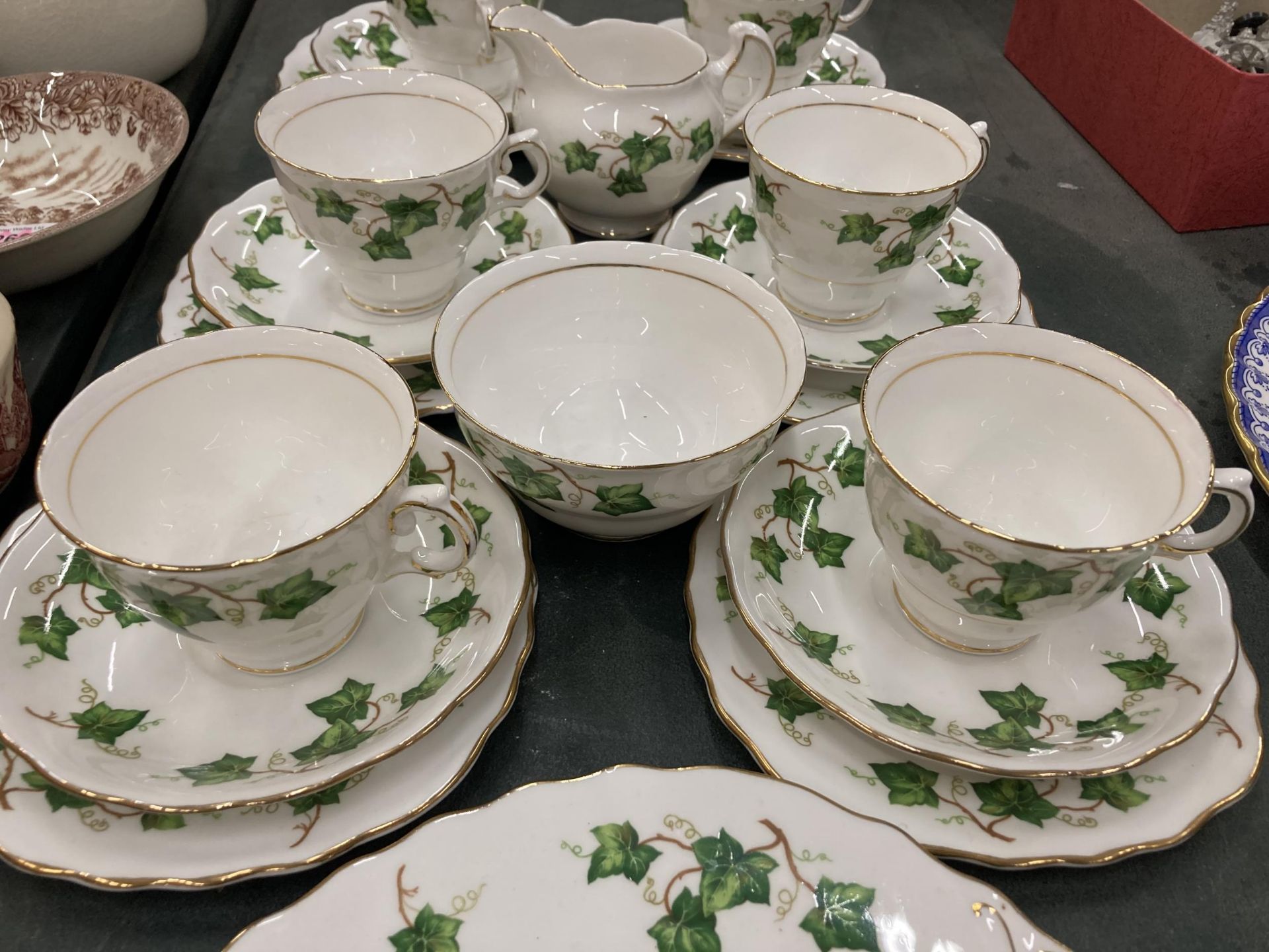 A COLCLOUGH IVY PATTERN PART BONE CHINA TEA SET - Image 3 of 5