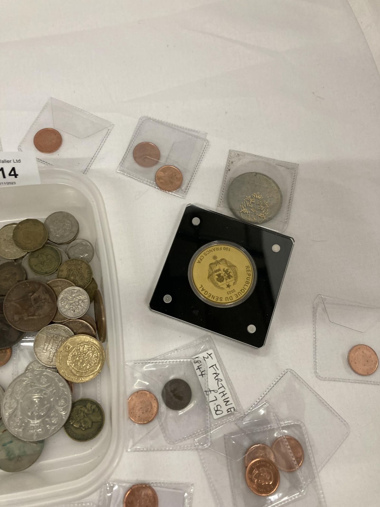 A COLLECTION OF COINS, TO INCLUDE COMMEMORATIVE CROWNS, PRE-DECIMAL, FOREIGN, ETC - Image 3 of 4