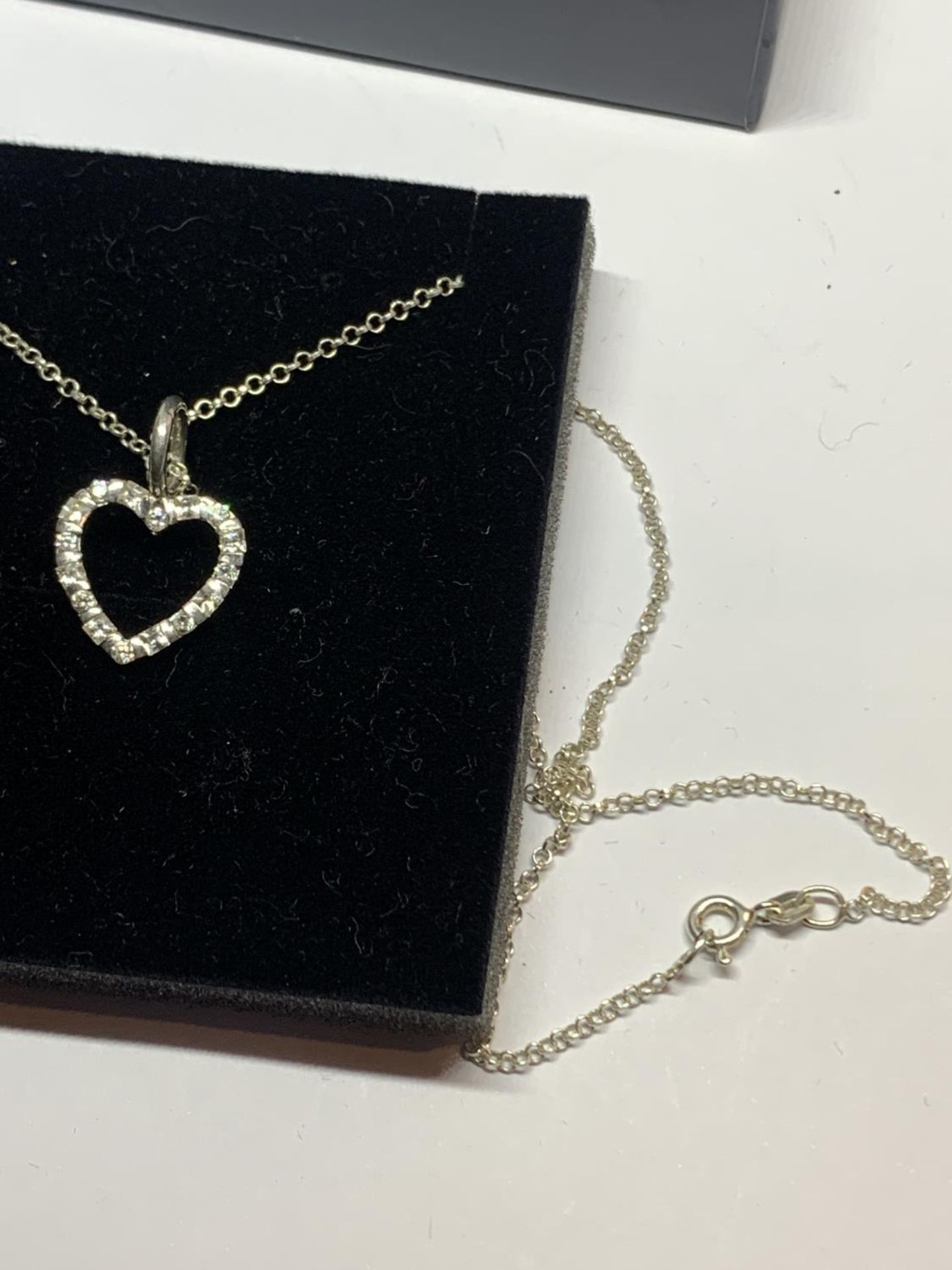 A SILVER BOXED NECKLACE WITH CLEAR STONE HEART PENDANT - Image 3 of 3