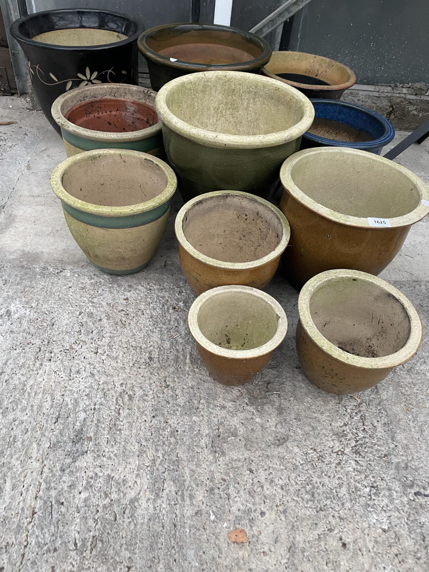 AN ASSORTMENT OF GLAZED GARDEN POTS