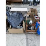 AN ASSORTMENT OF HOUSEHOLD CLEARANCE ITEMS TO INCLUDE CERAMICS ETC