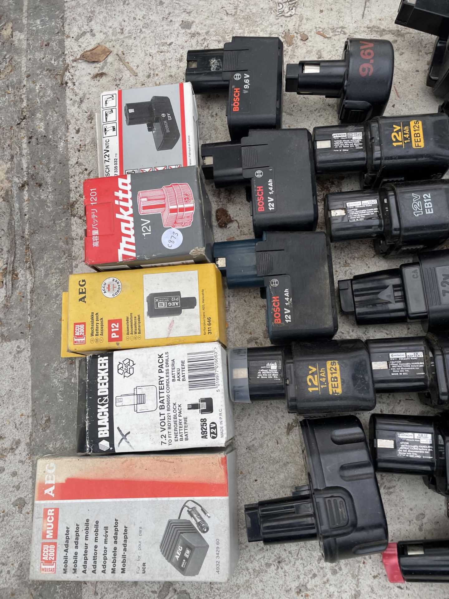 A LARGE QUANTITY OF POWER TOOL BATTERIES TO INCLUDE BOSCH AND MAKITA ETC - Image 2 of 3