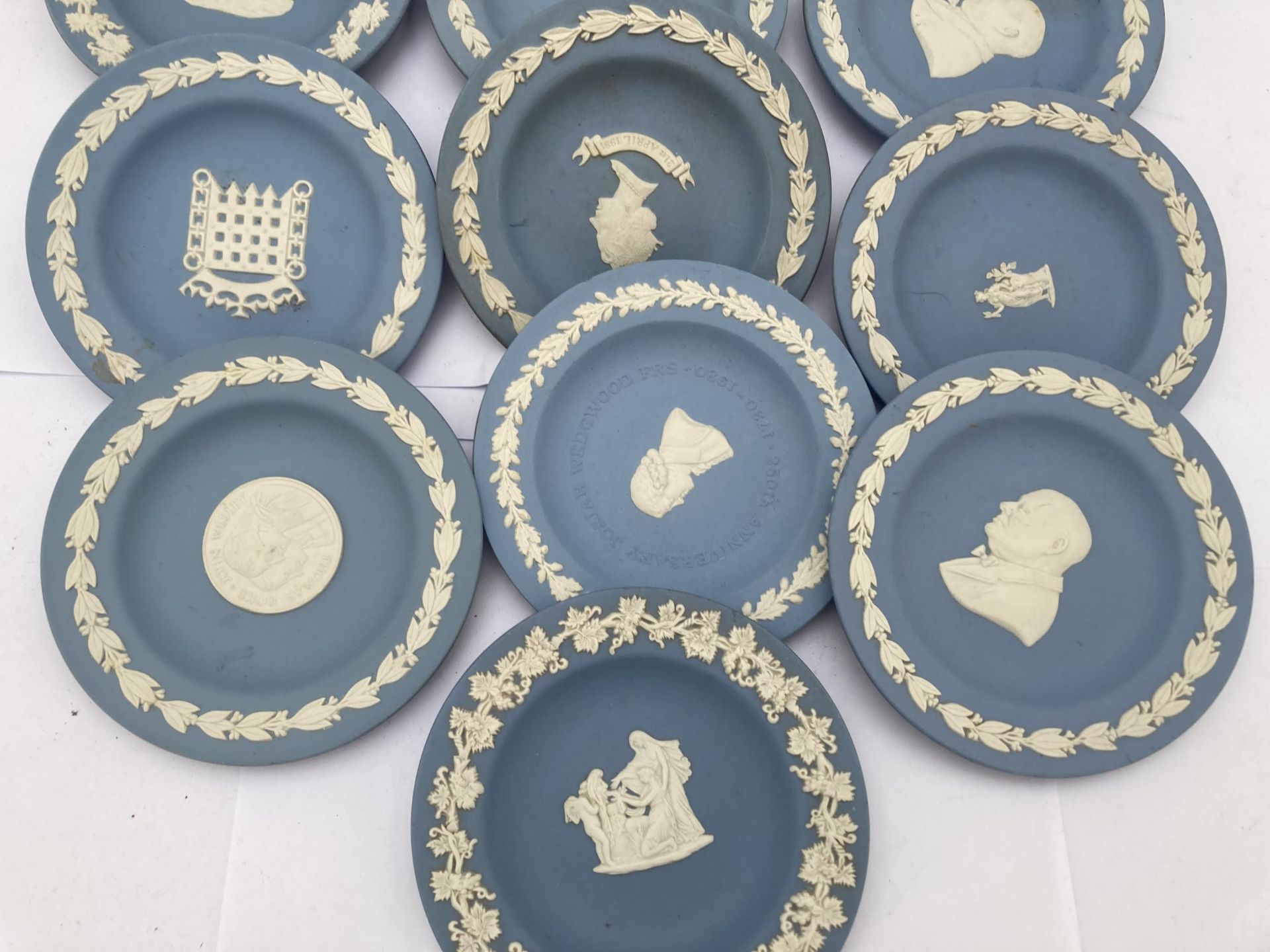 A COLLECTION OF TEN WEDGWOOD PALE BLUE JASPERWARE PIN TRAYS - Image 4 of 5