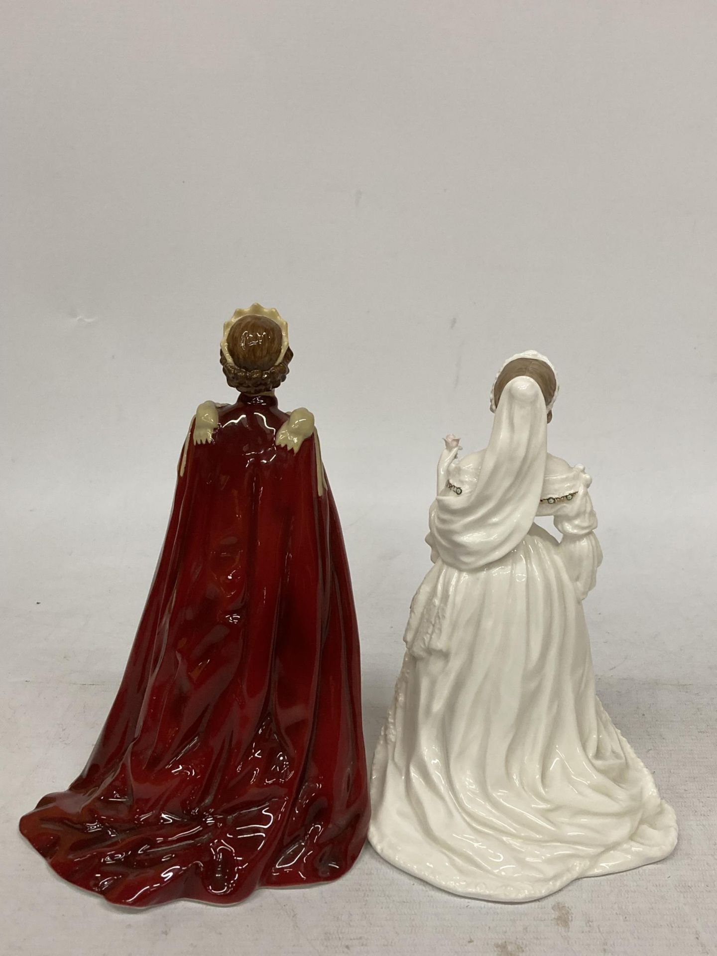 TWO QUEEN FIGURES - ROYAL WORCESTER QUEEN'S 80TH BIRTHDAY 2006 AND COALPORT QUEEN VICTORIA 150TH - Image 3 of 4