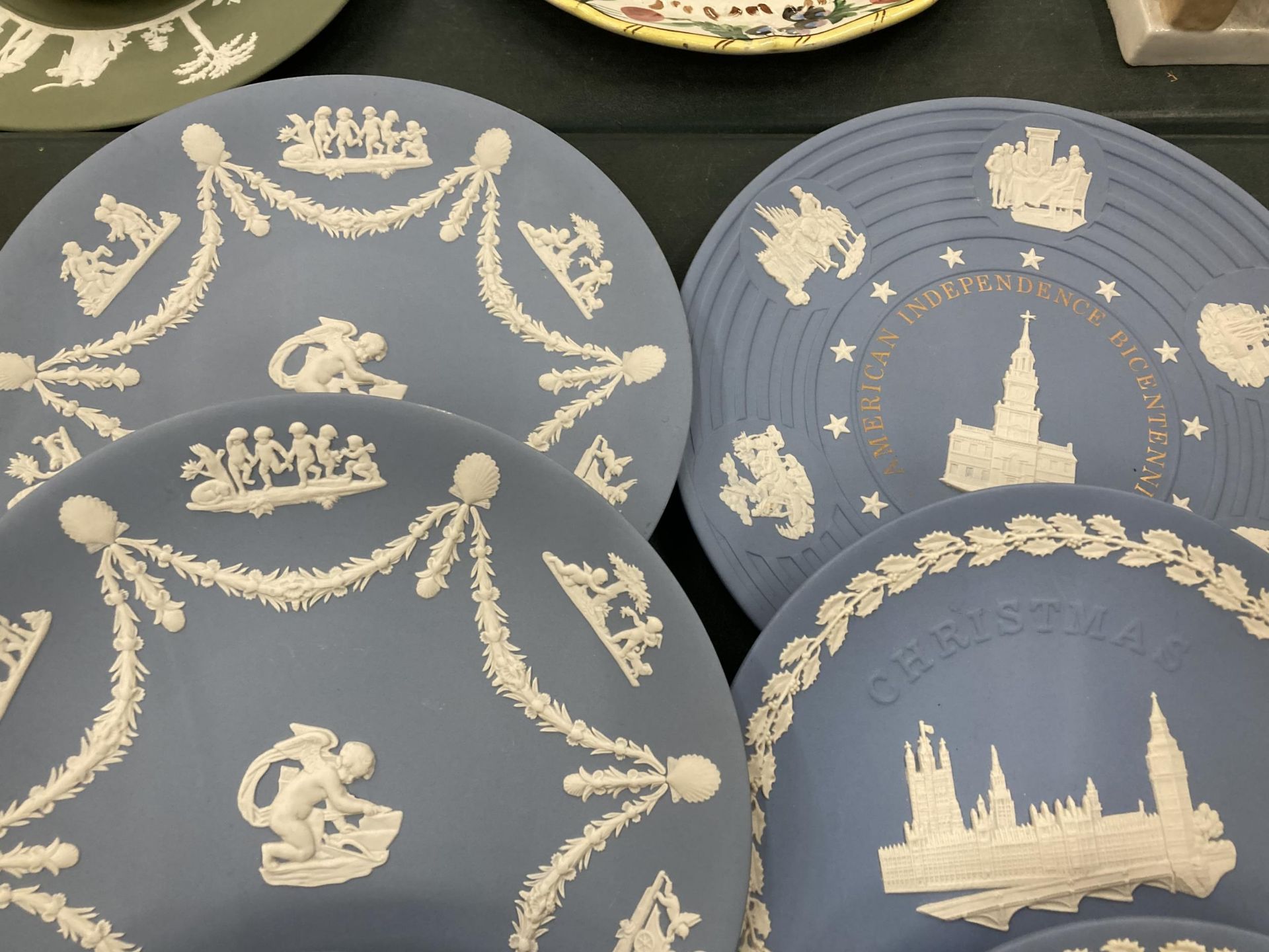 A COLLECTION OF WEDGWOOD JASPERWARE CABINET PLATES - 11 IN TOTAL - Image 4 of 4