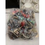 A 7KG BAG OF ASSORTED COSTUME JEWELLERY