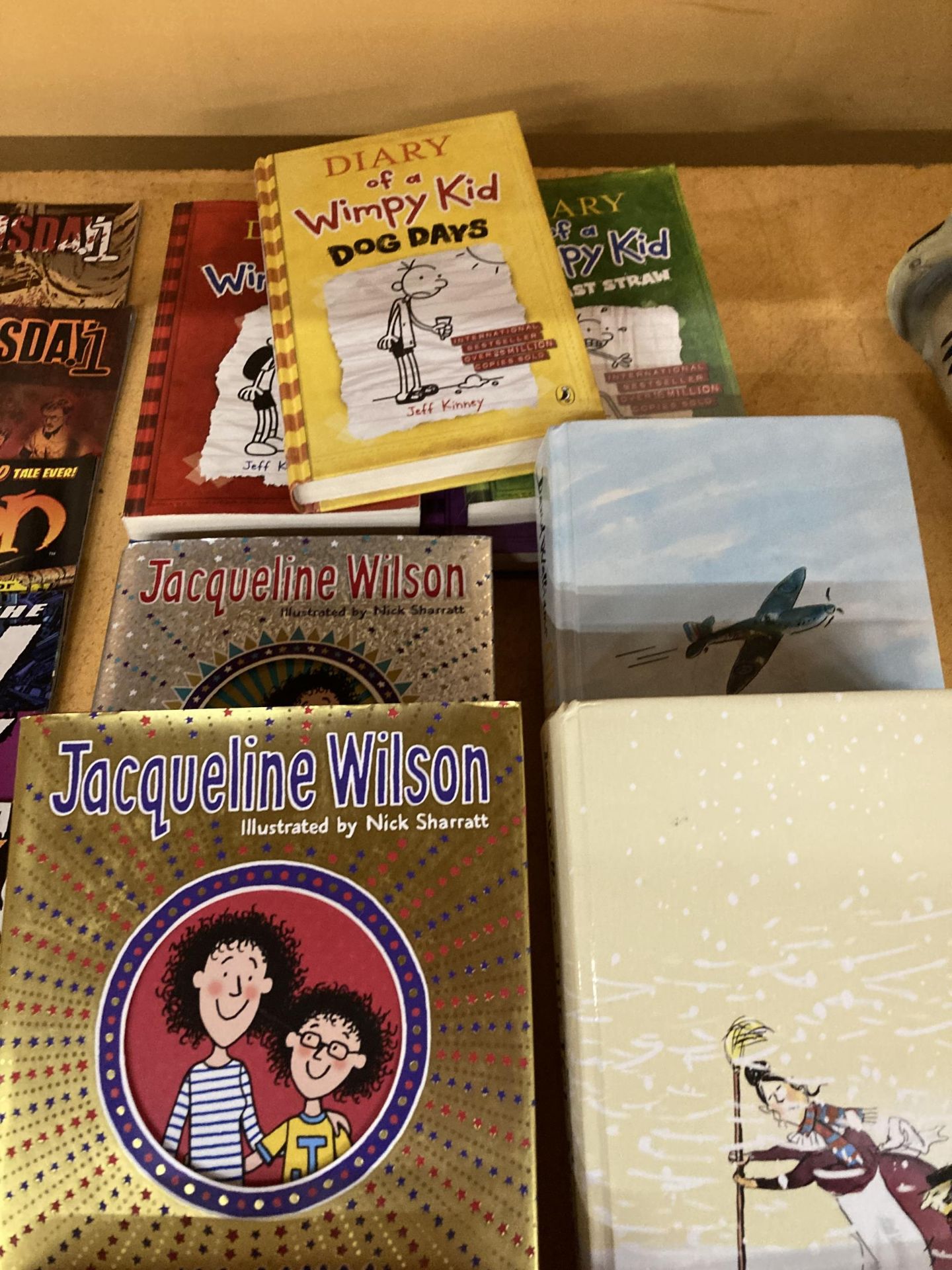 A QUANTITY OF CHILDREN'S BOOKS TO INCLUDE DAVID WALLIAMS, JACQUELINE WILSON AND JEFF KINNEY, SOME - Image 4 of 4