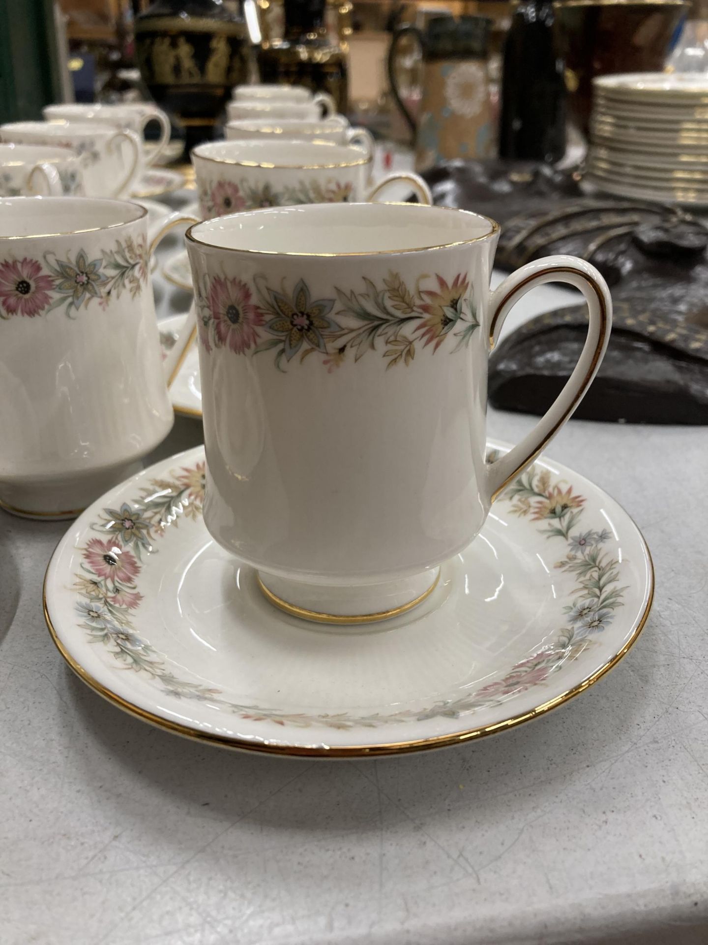 A COLLECTION OF ROYAL ALBERT BELINDA PATTERN CUPS AND SAUCERS ETC - Image 2 of 3