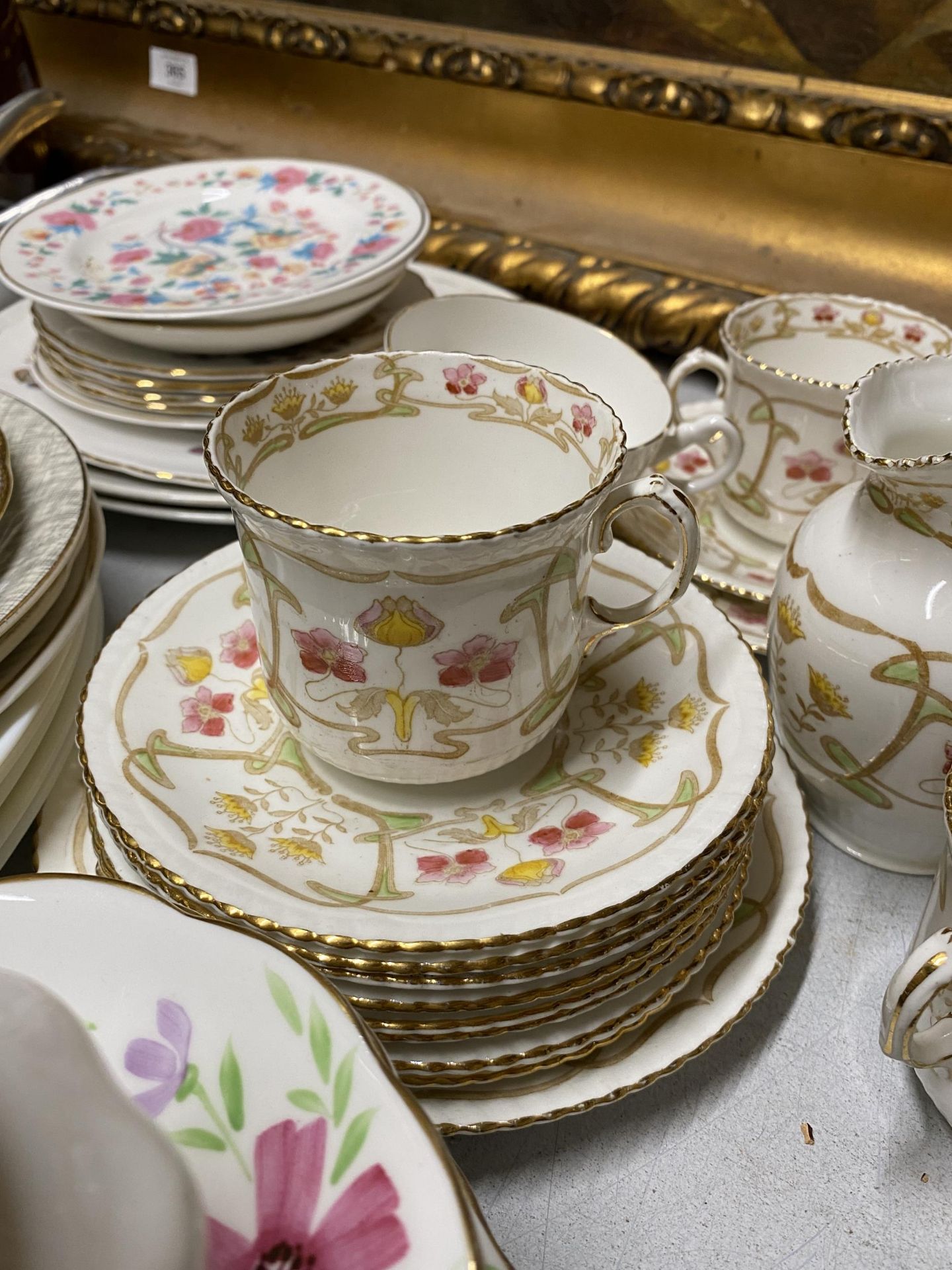 A LARGE MIXED LOT OF ASSORTED BONE CHINA TEAWARES - Image 3 of 4