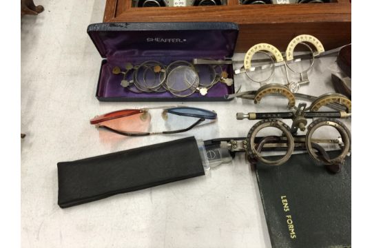 A RAYNER OPTICAL TESTING SET COMPLETE WITH LENS', TESTING GLASSES, CASED SPECTACLES ETC - Image 6 of 7