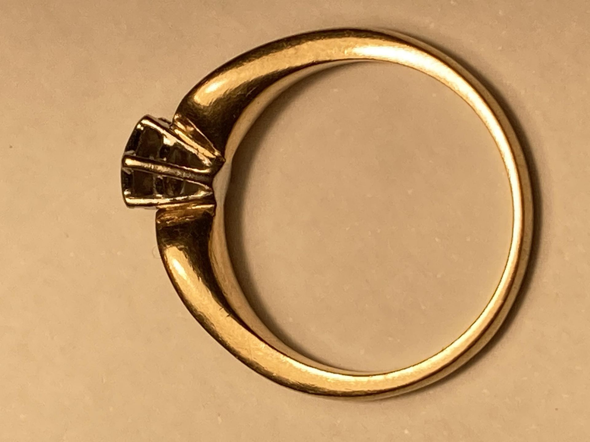 A 9 CARAT GOLD RING WITH A DIAMOND SOLITAIRE SIZE J - Image 3 of 3