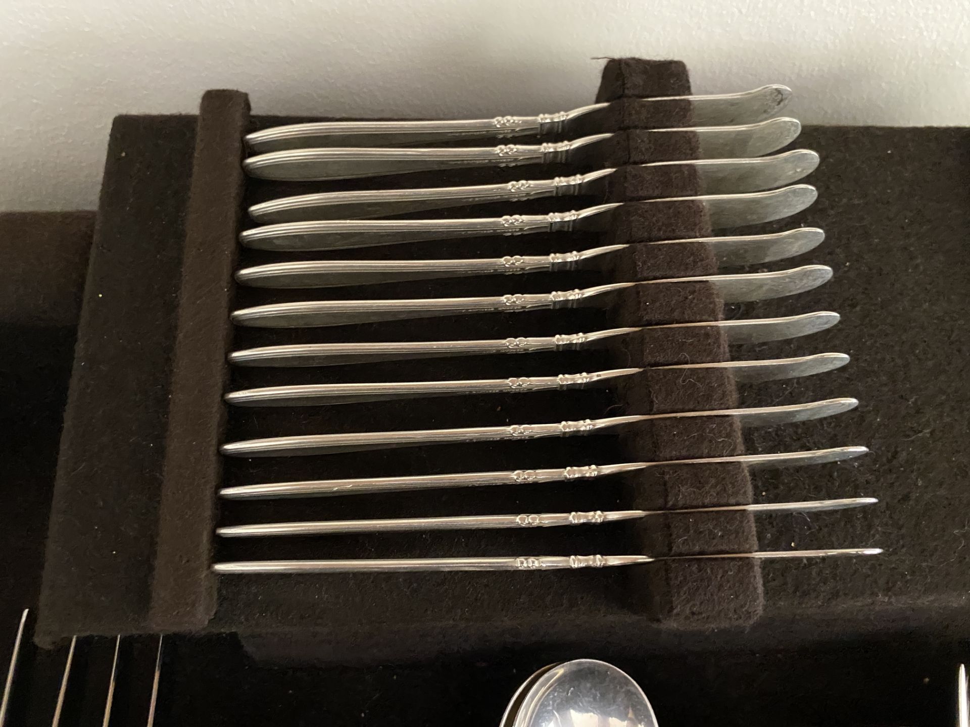 A SEVENTY TWO PIECE GORHAM STERLING SILVER 'NOCTURNE' PATTERN FLATWARE CUTLERY SET IN ORIGINAL - Image 10 of 16