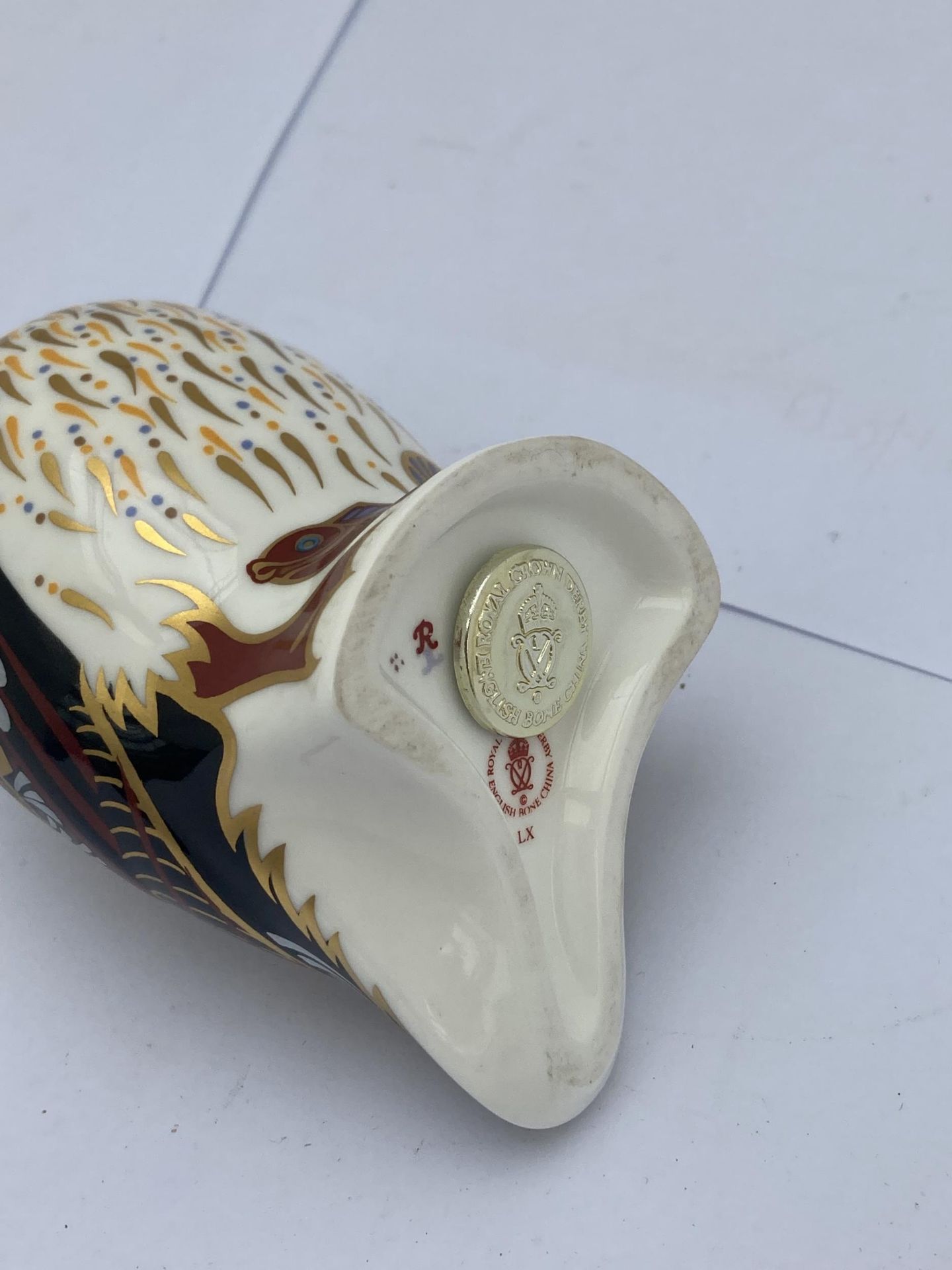 A ROYAL CROWN DERBY PUFFIN PAPERWEIGHT WITH GOLD STOPPER - Bild 4 aus 4