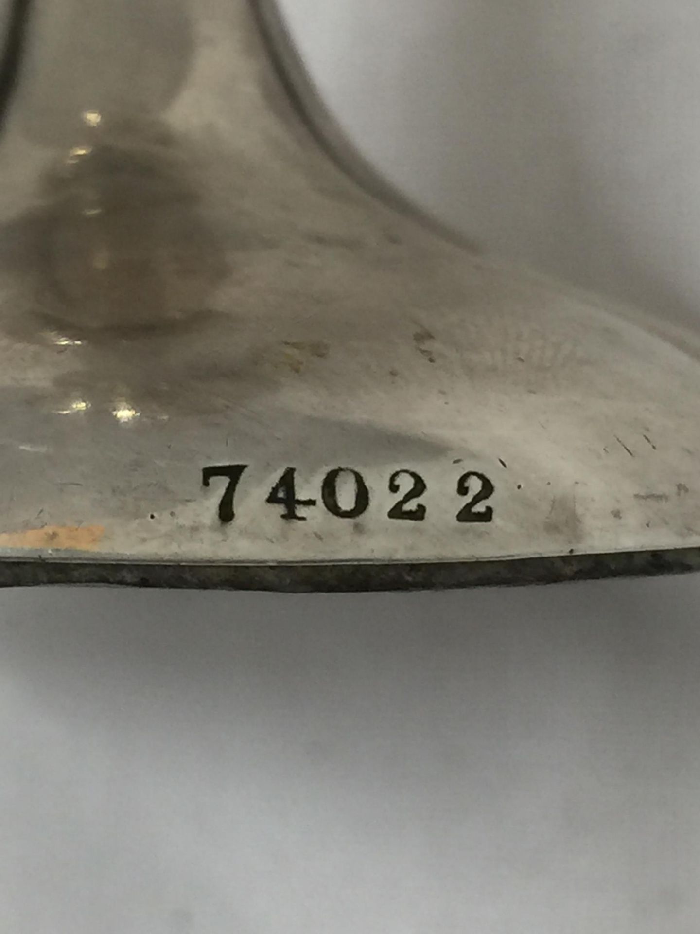 A LONDON HALLMARKED SILVER BUD VASE, WEIGHTED BASE - Image 5 of 6