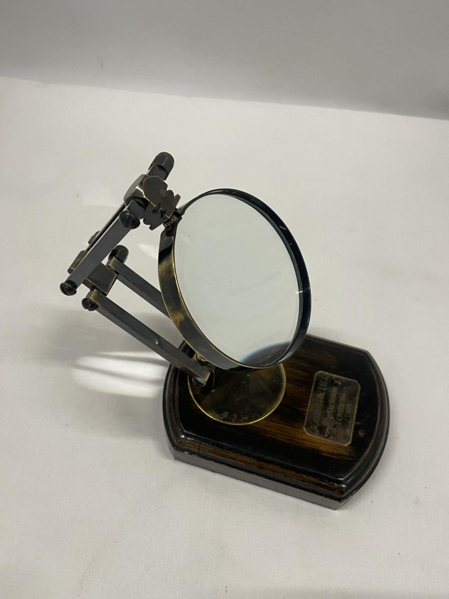 A WATKINS AND HILL MAGNIFYING GLASS ON WOODEN BASE - Image 2 of 3