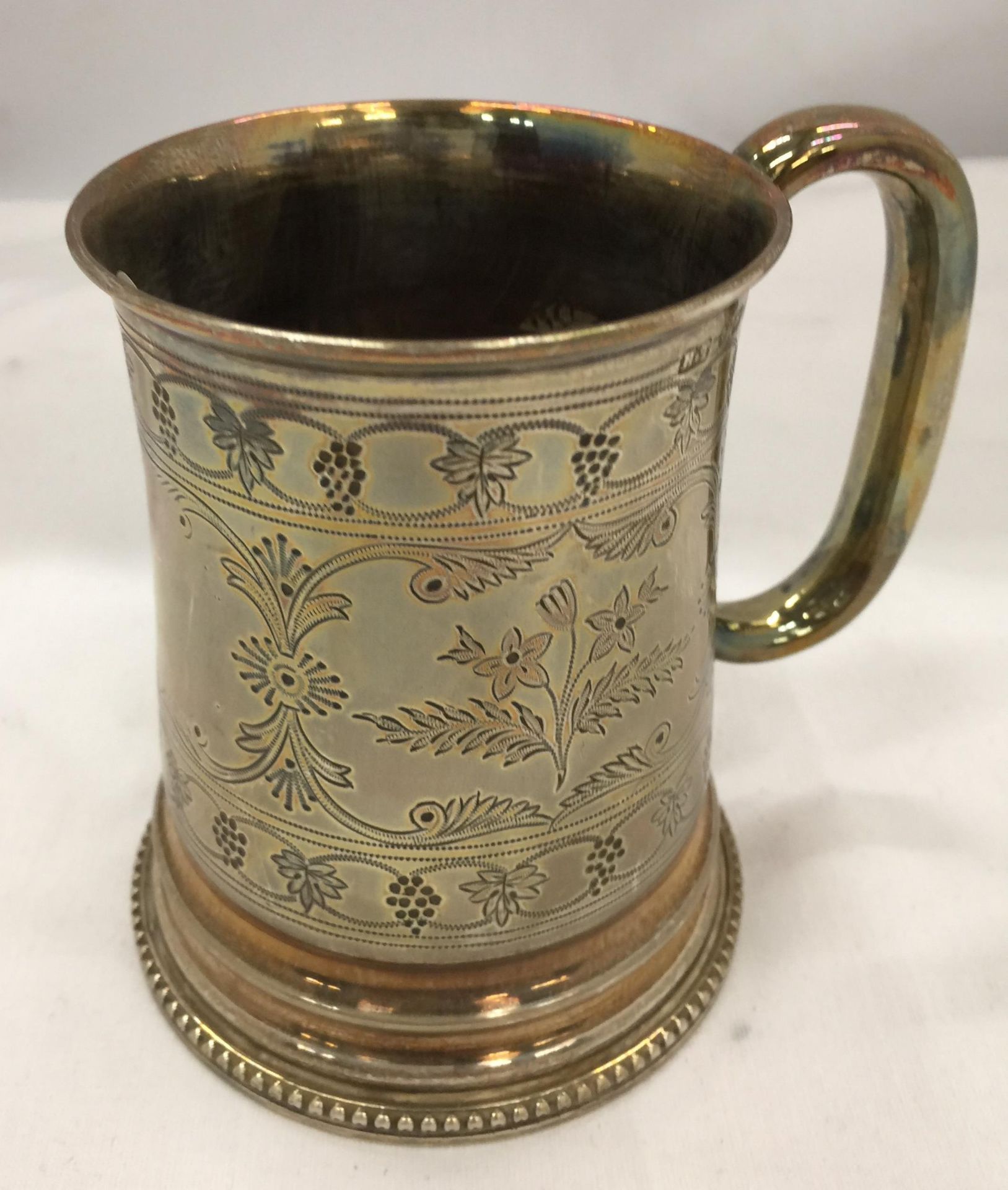 A VICTORIAN 1876 SILVER HALLMARKED BIRMINGHAM TANKARD / MUG, MAKER HILLIARD & THOMASON, GROSS 266