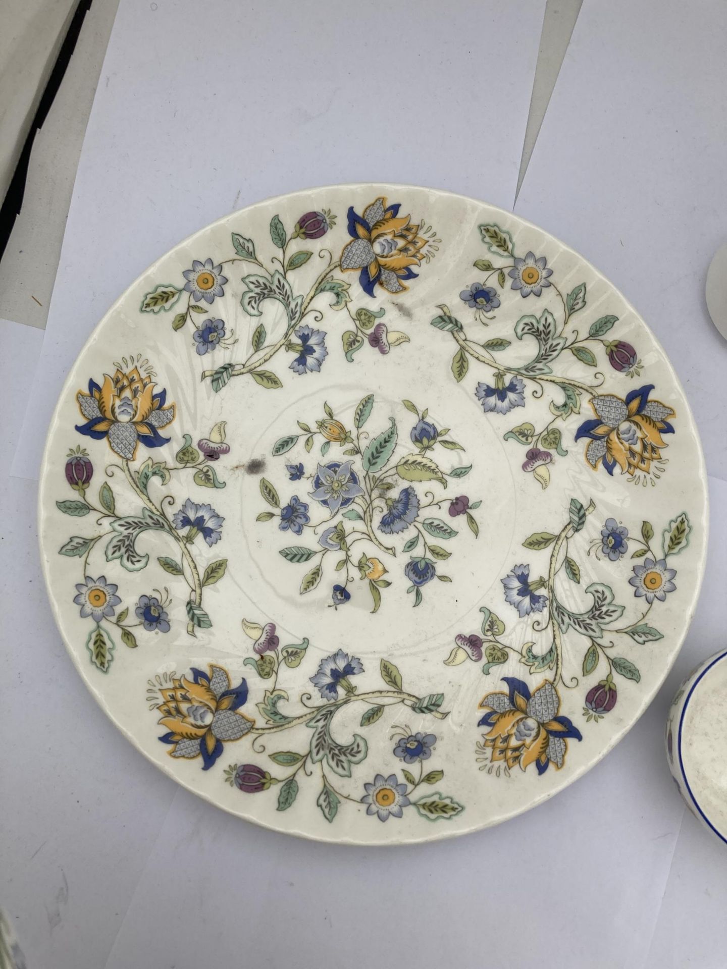 A GROUP OF MINTON HADDON HALL BLUE ITEMS - FRUIT BOWL ETC - Image 5 of 7