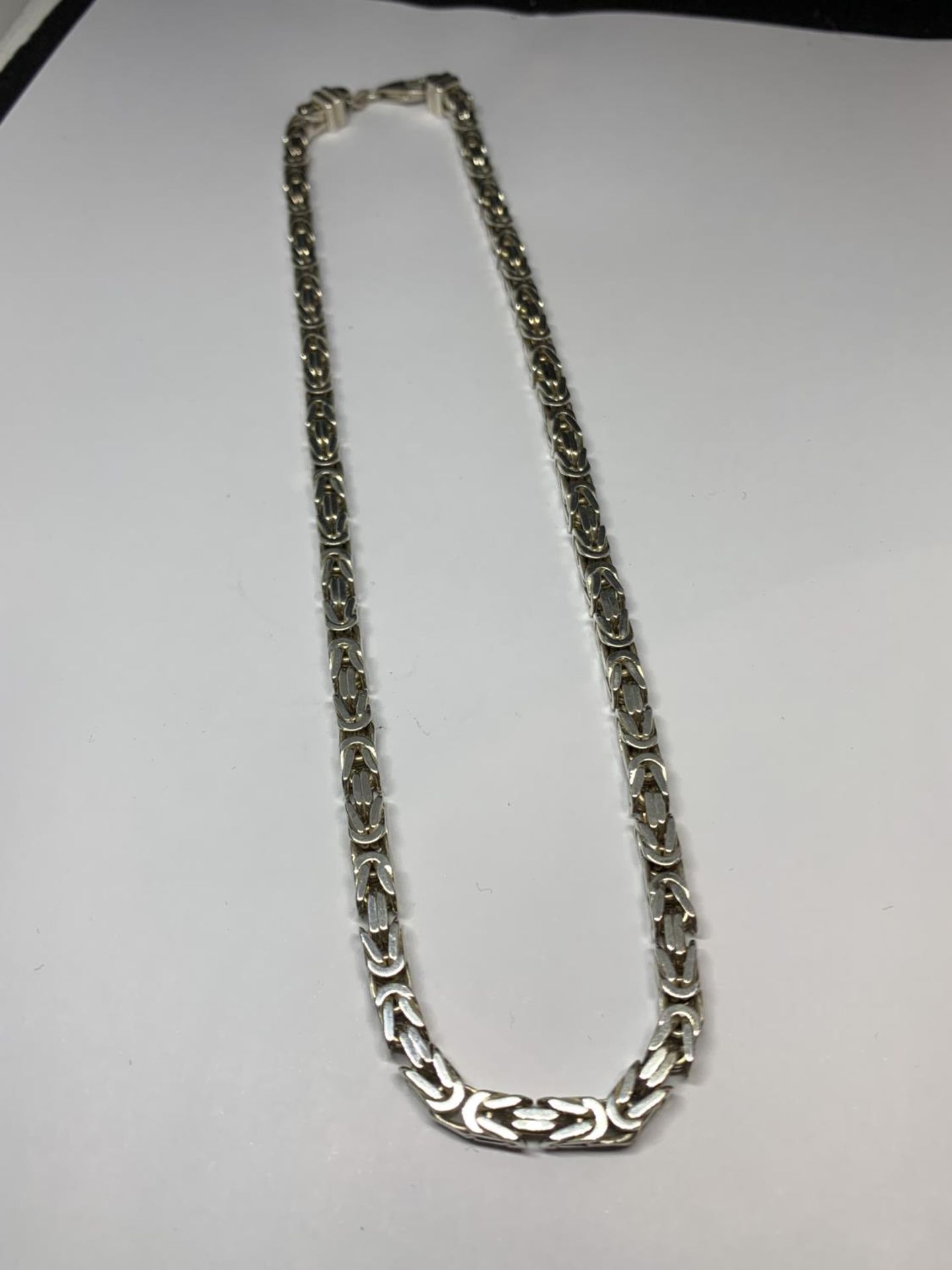 AN 18" SILVER GENTS HEAVY CHOKER BYZANTINE