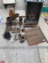 AN ASSORTMENT OF ITEMS TO INCLUDE PULLEY WHEELS AND A PIPE VICE ETC