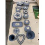 A COLLECTION OF WEDGWOOD BLUE JASPERWARE ITEMS, LIDDED TRINKET BOXES ETC