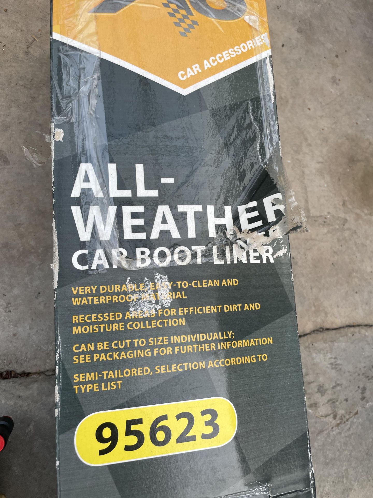 AN ALL WEATHER CAR BOOT LINER AND FOUR AIRPUX WHEELS - Bild 3 aus 3