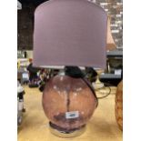 A CRACKLE GLASS LAMP IN PURPLE WITH SHADE