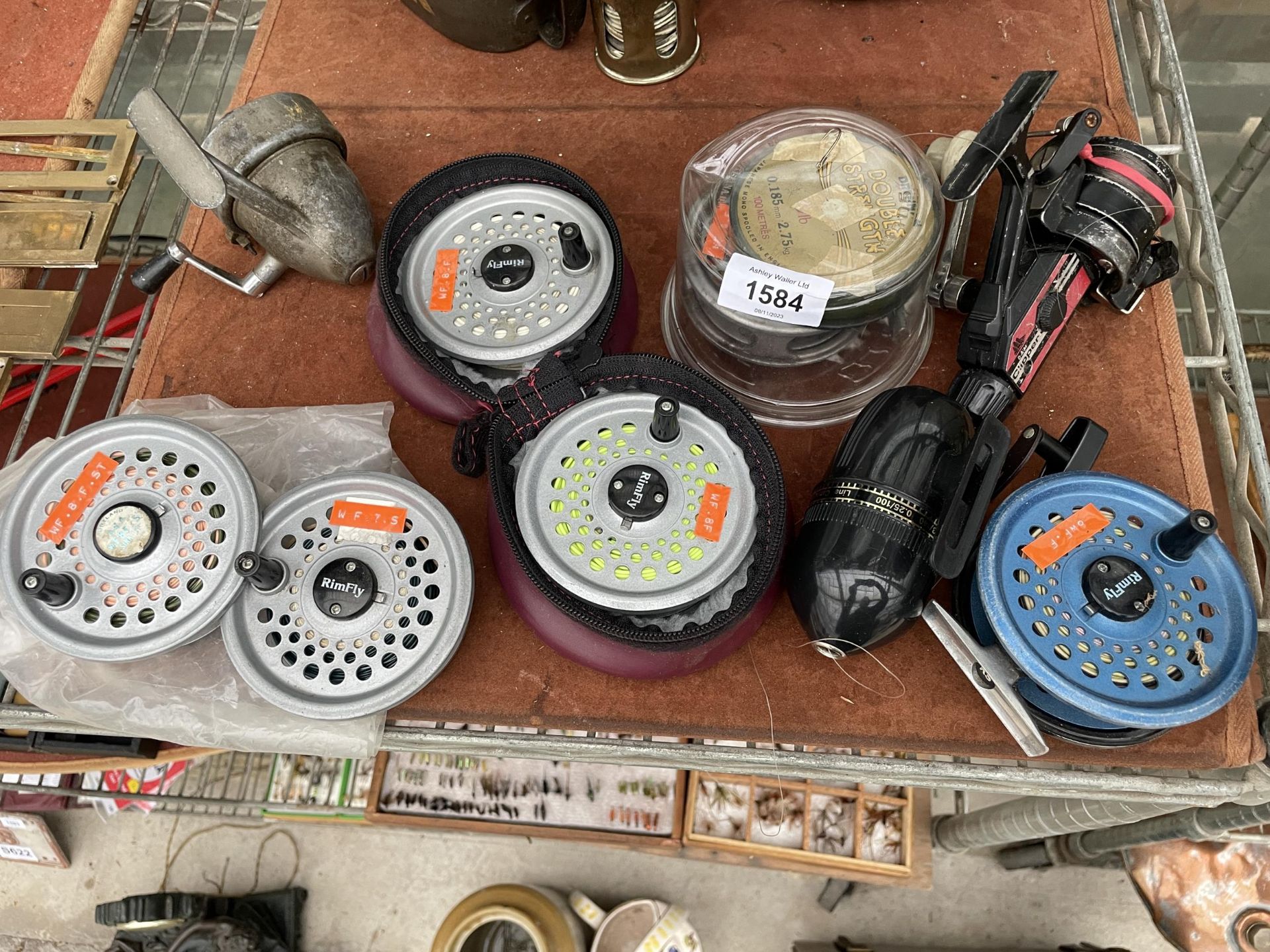 A LARGE ASSORTMENT OF VARIOUS FISHING REELS