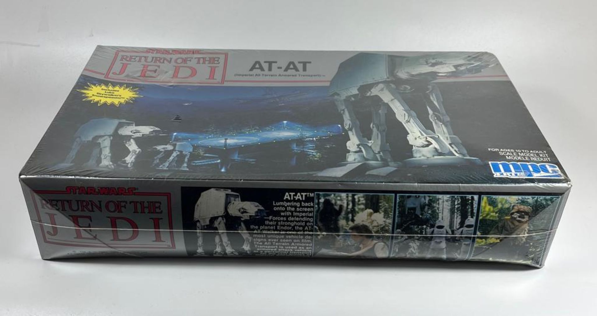 A BOXED AND SEALED ERTL STAR WARS RETURN OF THE JEDI AT-AT MPC SCALE MODEL - Image 3 of 4