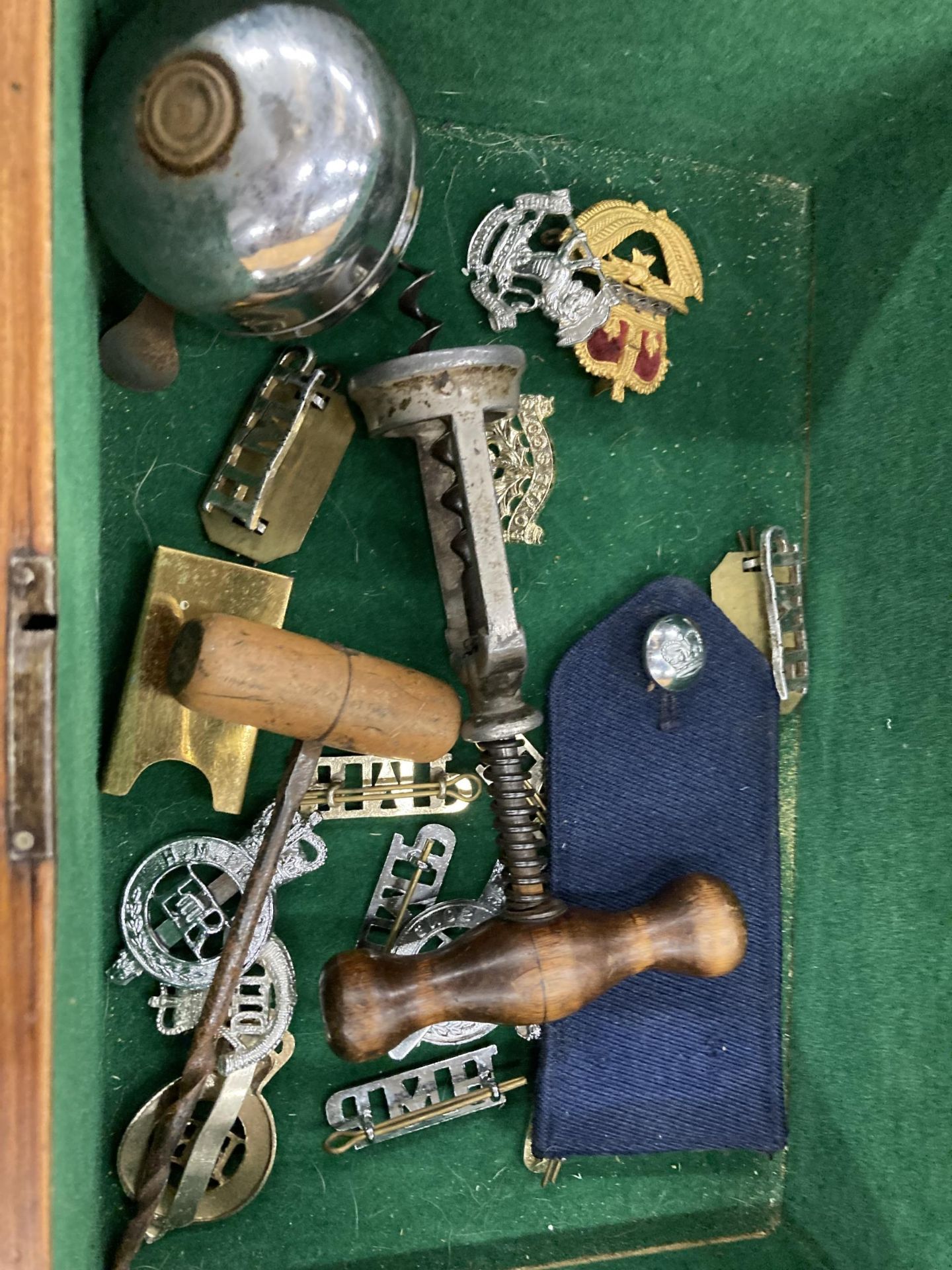 A VINTAGE INLAID BOX CONTAINING VINTAGE ITEMS, CORKSCREWS ETC TOGETHER WITH LOOSE PRINTS AND - Image 2 of 6