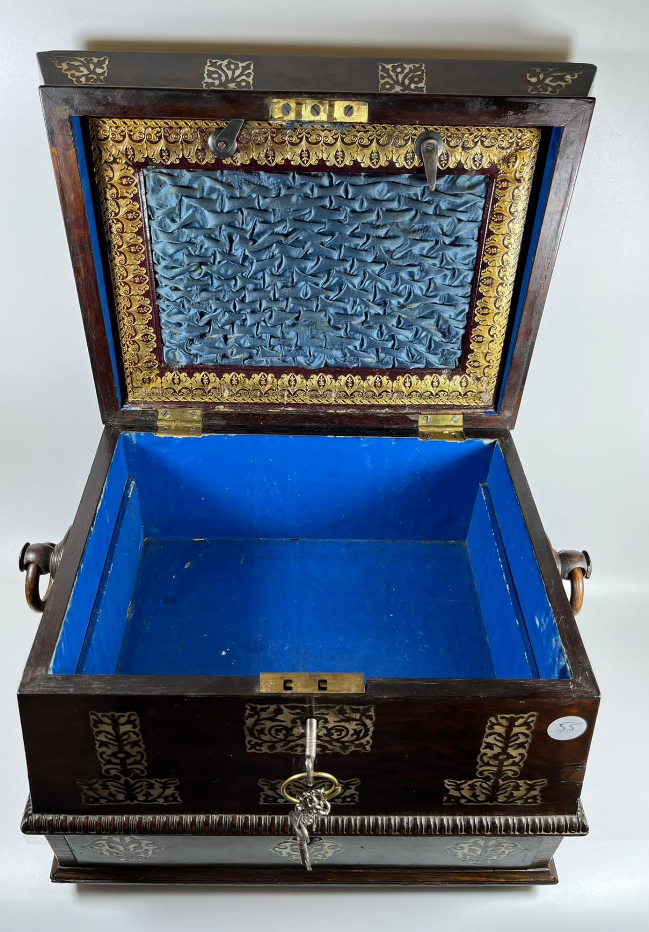 AN ANTIQUE 19TH CENTURY ROSEWOOD AND MOTHER OF PEARL INLAID JEWELLERY BOX WITH LIFT UP TOP SECTION - Image 2 of 8