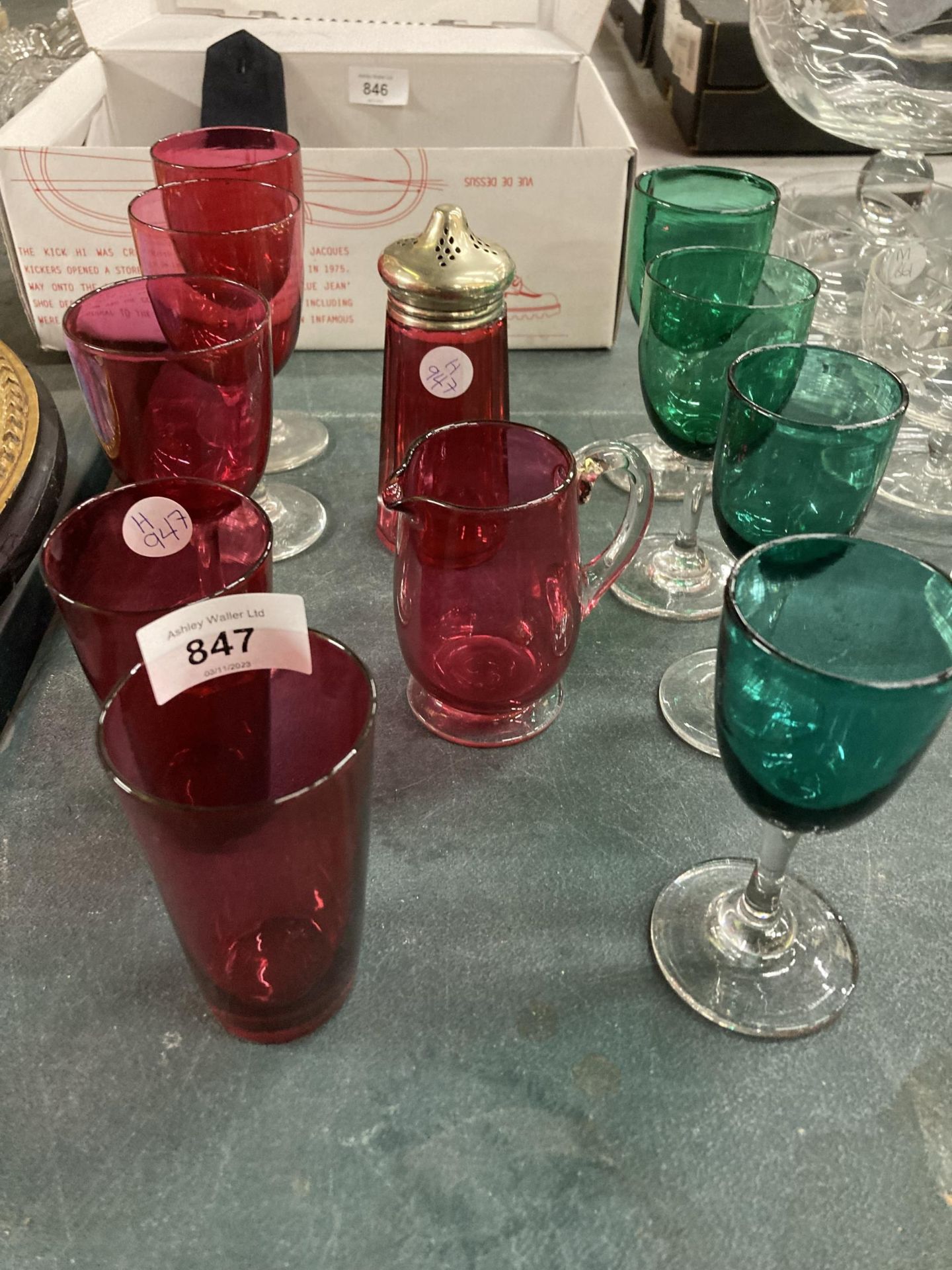 A QUANTITY OF COLOURED VINTAGE GLASSES TO INCLUDE CRANBERRY AND GREEN WINE AND SHERRY, A CRANBERRY