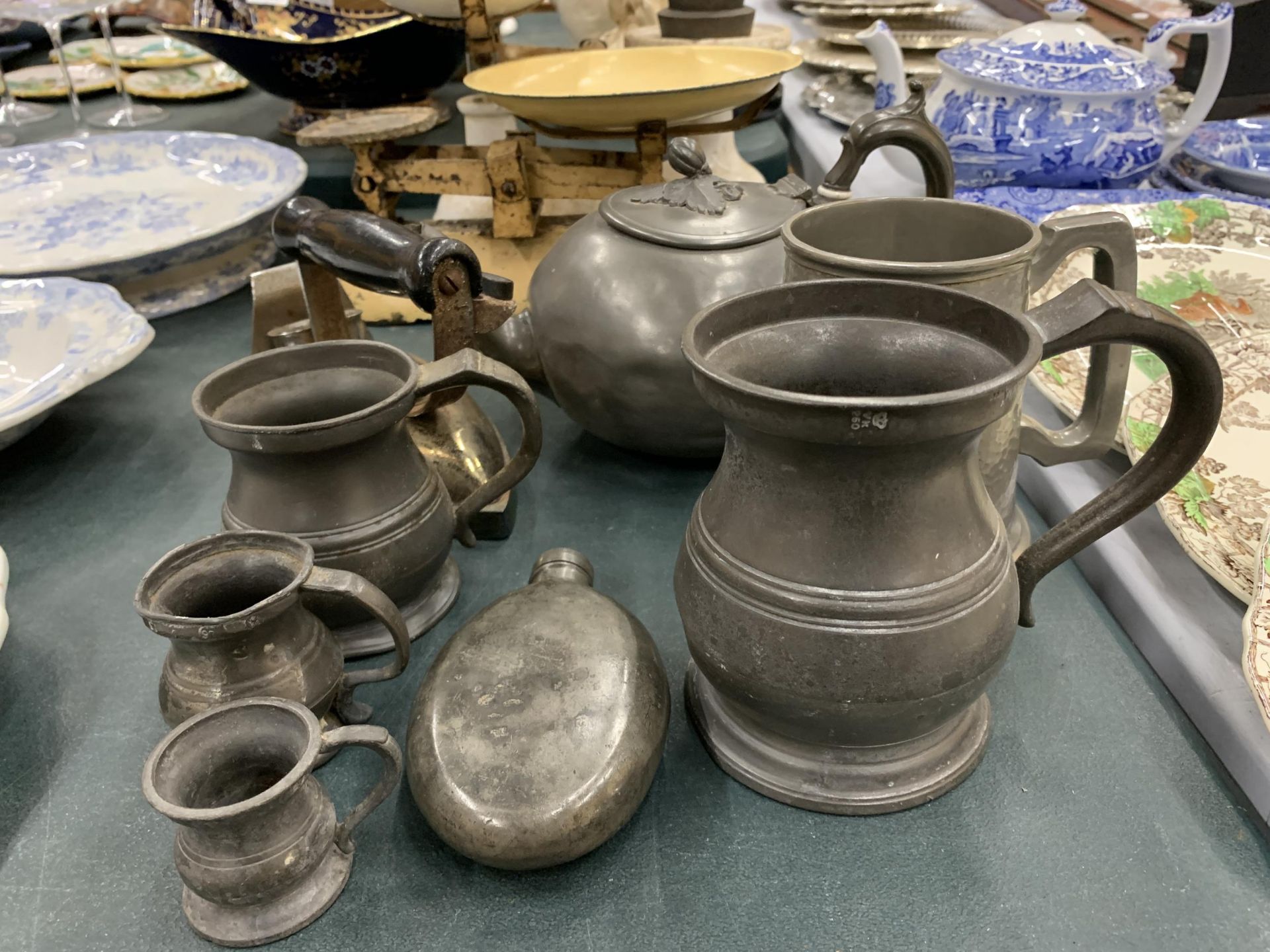 A COLLECTION OF 19TH CENTURY AND FURTHER PEWTER TANKARDS, FURTHER IRON ETC