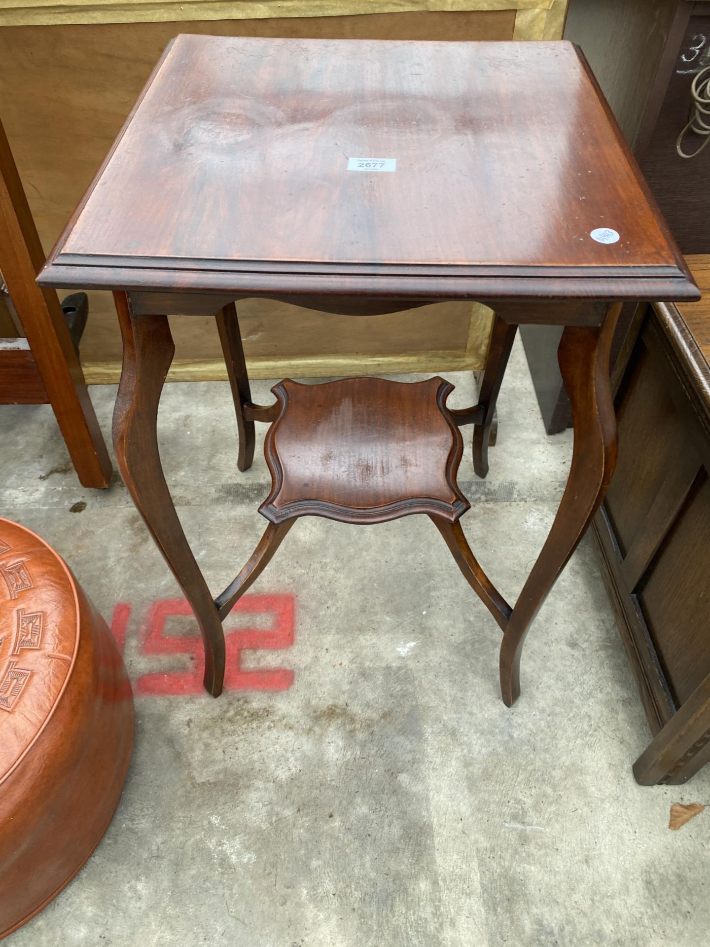 AN EDWARDIAN MAHOGANY TWO TIER CENTRE TABLE, 18" SQUARE