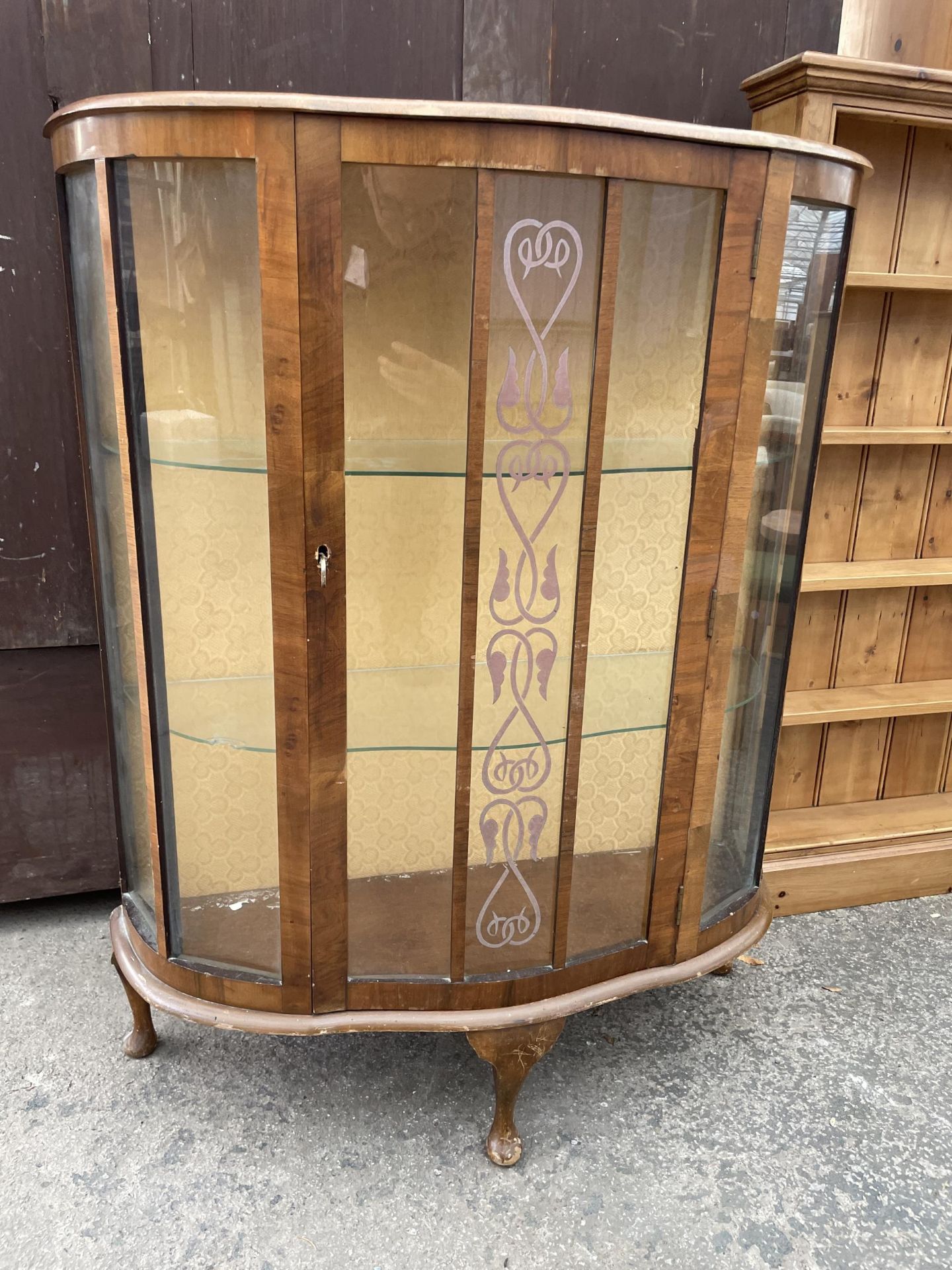 A MID 20TH CENTURY WALNUT CHINA CABINET - Image 2 of 3